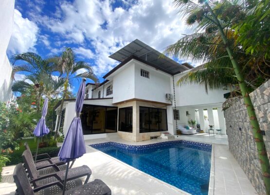 Spacious 4-Bedroom Villa with Pool & Jacuzzi For Sale in El Doral Puerto Plata