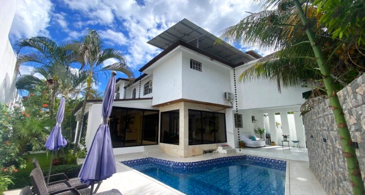 Spacious 4-Bedroom Villa with Pool & Jacuzzi For Sale in El Doral Puerto Plata