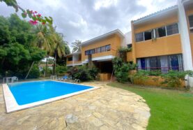 Modern 2-Bedroom Ground-Floor Apartment Steps from the Beach in Costambar