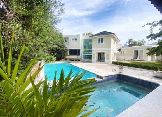 Elegant 5-Bedroom Villa for Sale in Exclusive Bayardo Puerto Plata