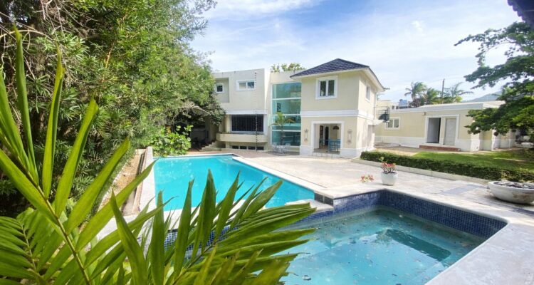 Elegant 5-Bedroom Villa for Sale in Exclusive Bayardo Puerto Plata