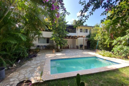 Spacious 4-Bedroom Villa with Separate Apartment for Rent in Los Cerros Sosúa