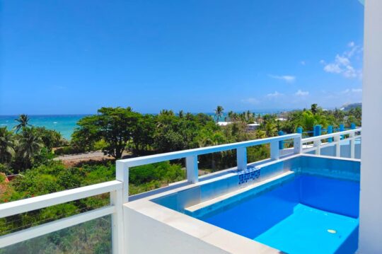 Ocean-View Furnished 1-Bedroom Apartment with Rooftop Pool – Costambar