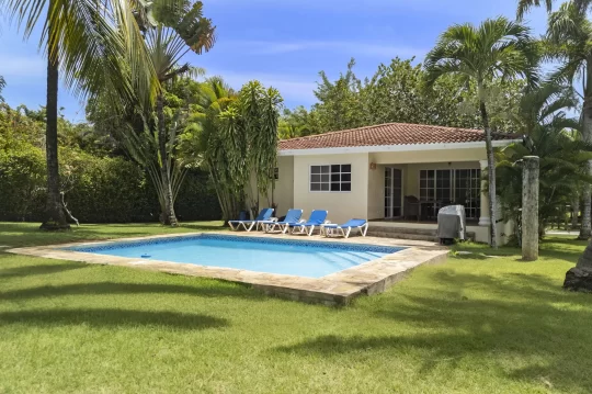 Cozy 2-Bedroom Villa For Sale on Spacious Corner Lot – Residencial Hispaniola Sosúa