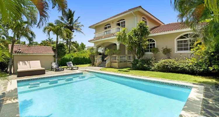 Fully Furnished 3-Bedroom Family Home For Sale on Prime Corner Lot – Residencial Hispaniola Sosúa